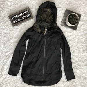 Lululemon Fo Drizzle Black Camo Rain Jacket Sz 4